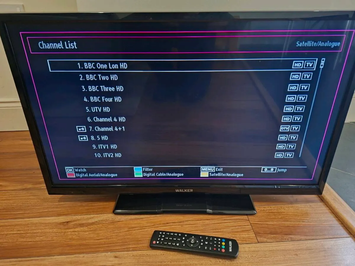 32" Walker Satellite & Saorview Digital LED HD TV - Image 2