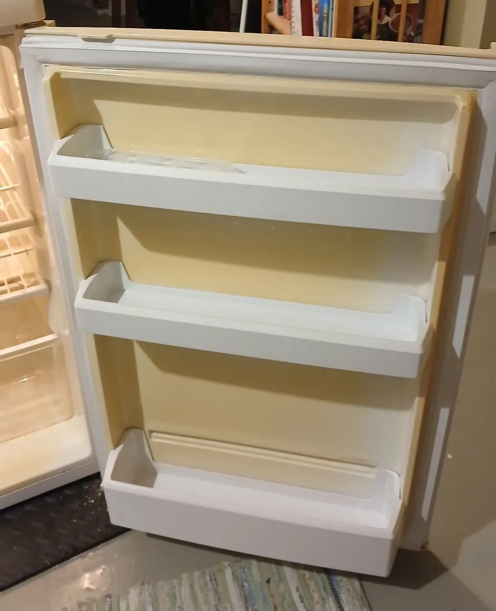Fridge - Undercounter - Image 4