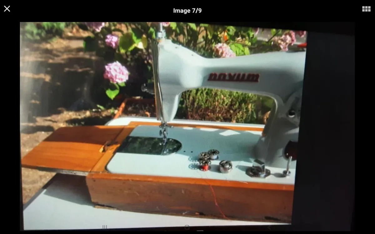 VINTAGE SEWING MACHINE - Image 4