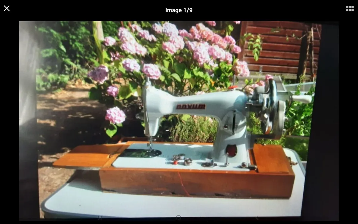 VINTAGE SEWING MACHINE - Image 1