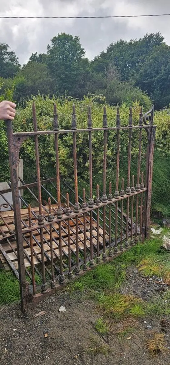 Victorian wrought iron gates - Image 1