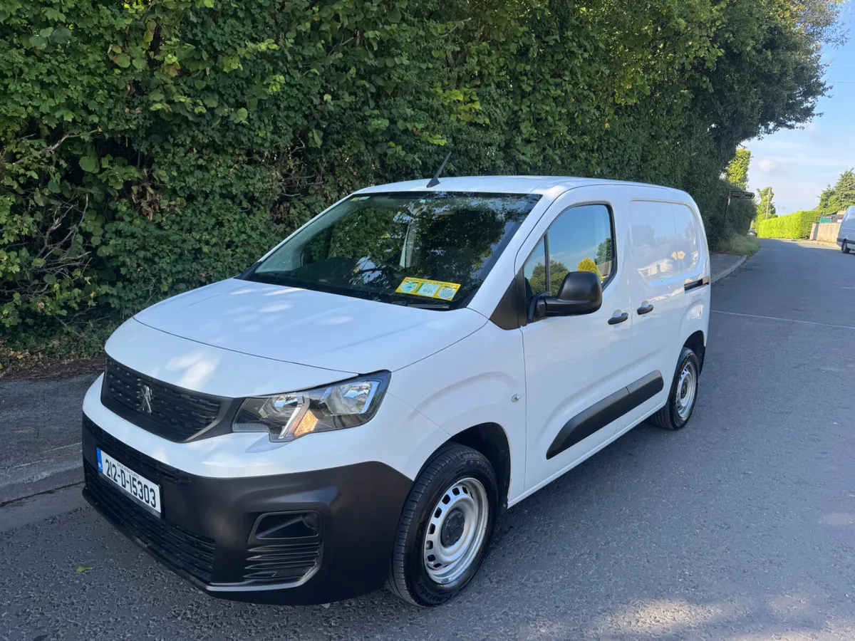 Peugeot Partner 3 seats low mileage - Image 4