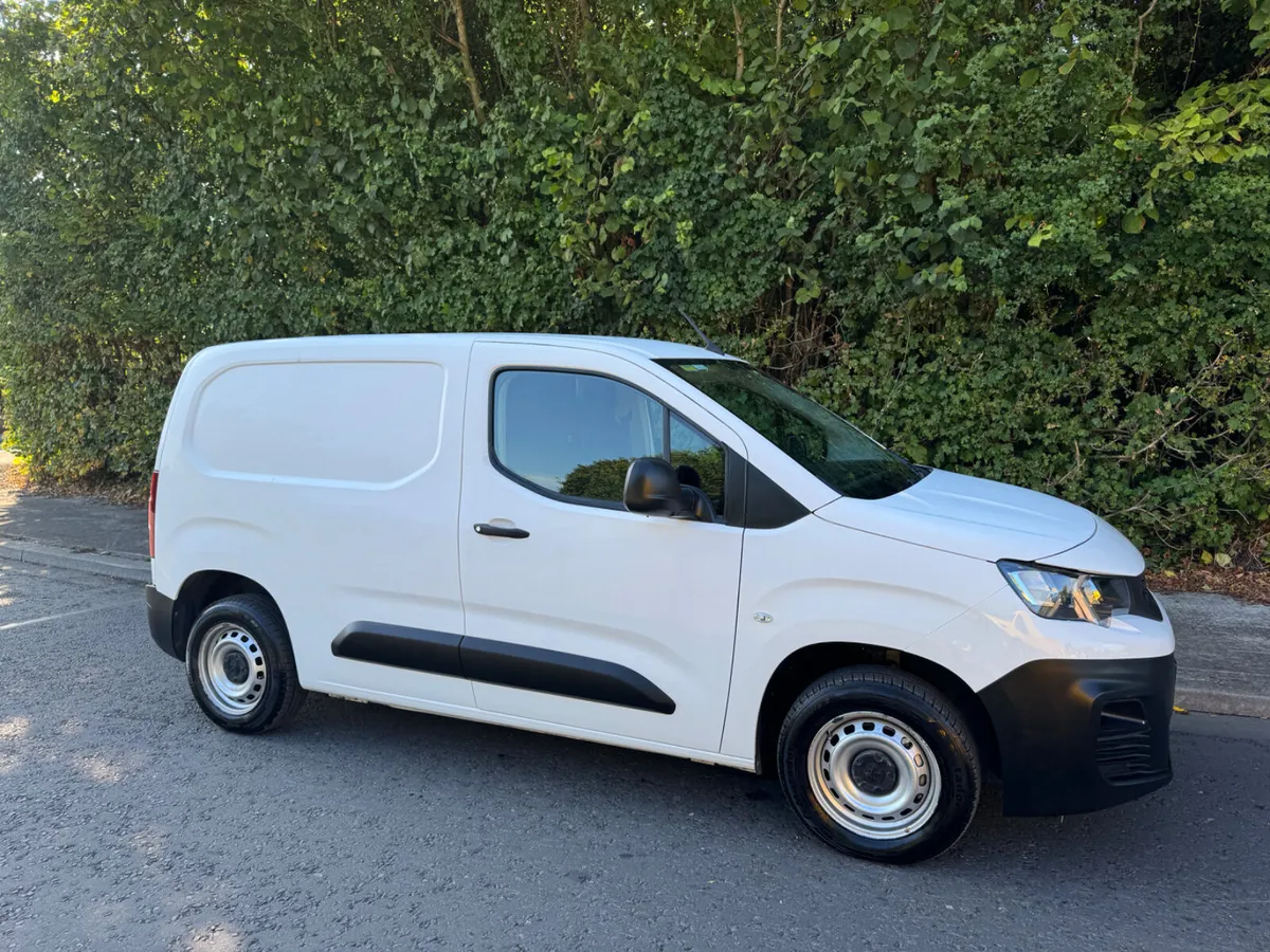 Peugeot Partner 3 seats low mileage - Image 2
