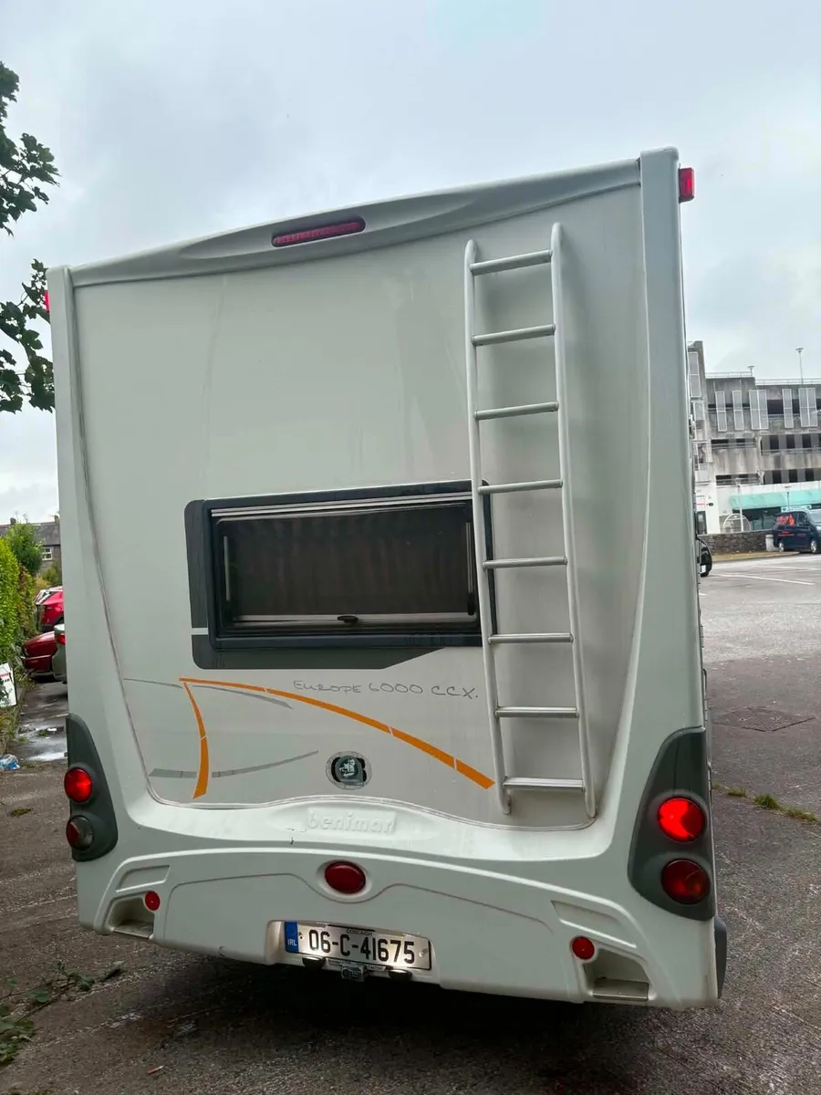 2006 Benimar euro 7000DB 7 berth 2 travel seats - Image 2