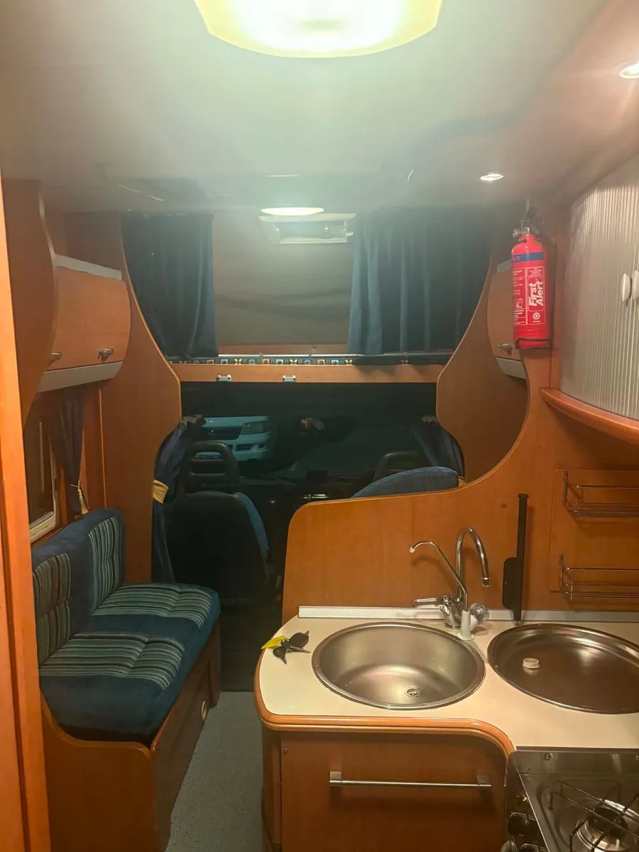 2006 Benimar euro 7000DB 7 berth 2 travel seats - Image 4