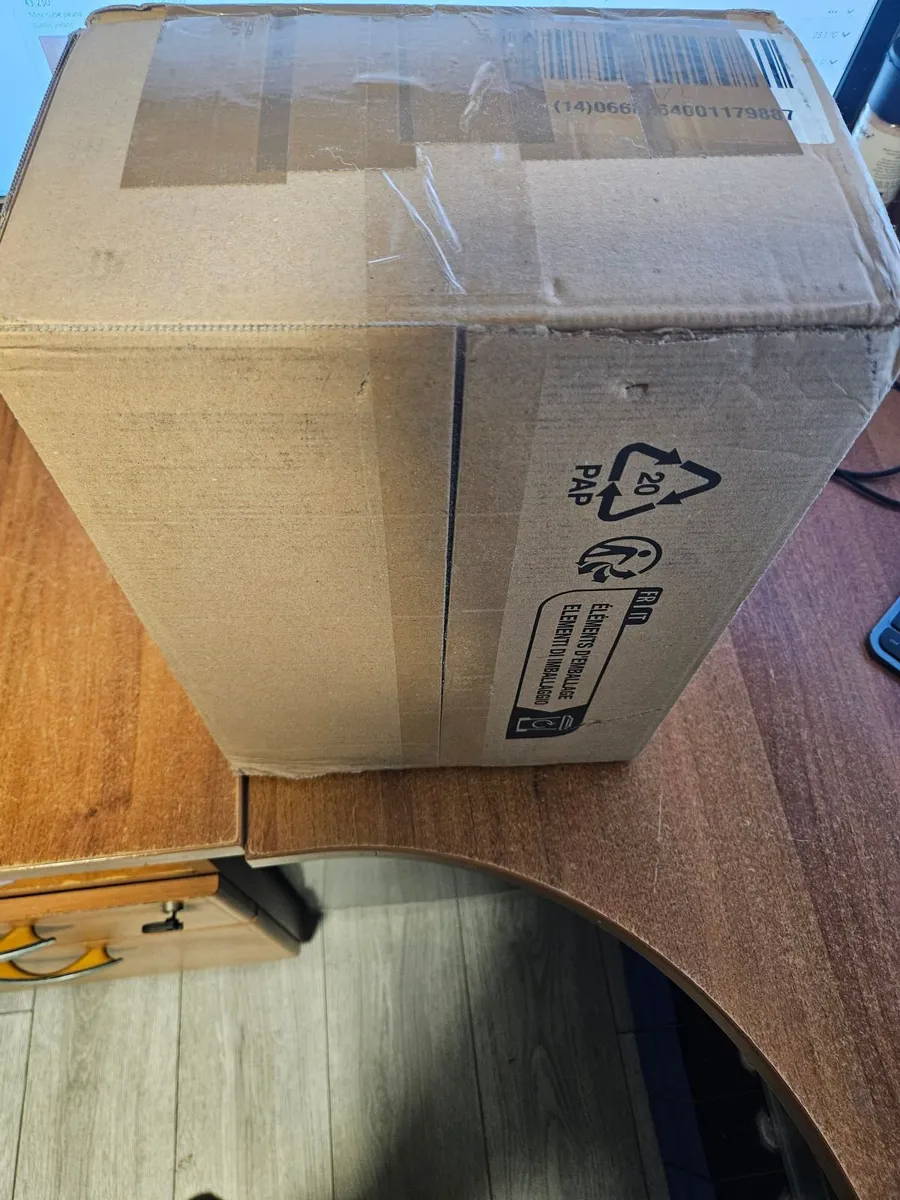 Victron MPPT solar charge controller BRAND NEW - Image 2