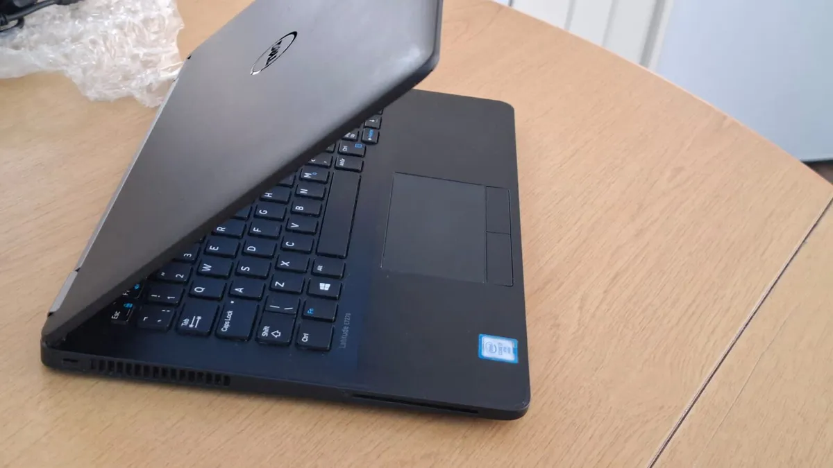 Dell Latitude E7270 - Intel i7, 16GB RAM, 256GB SS - Image 2