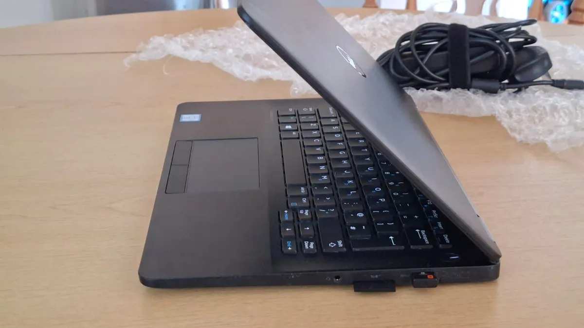 Dell Latitude E7270 - Intel i7, 16GB RAM, 256GB SS - Image 4