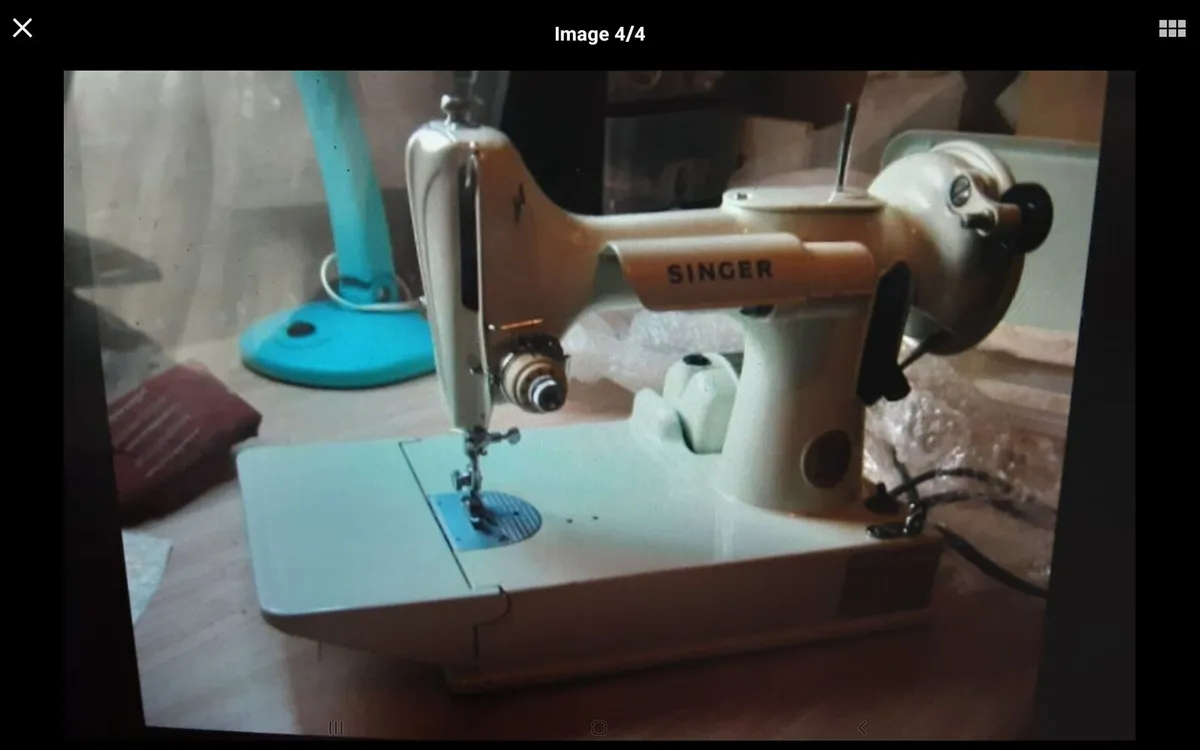 SINGER RARE 221K WHITE SEWING MACHINE - Image 1