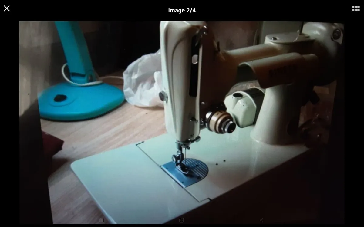 SINGER RARE 221K WHITE SEWING MACHINE - Image 2