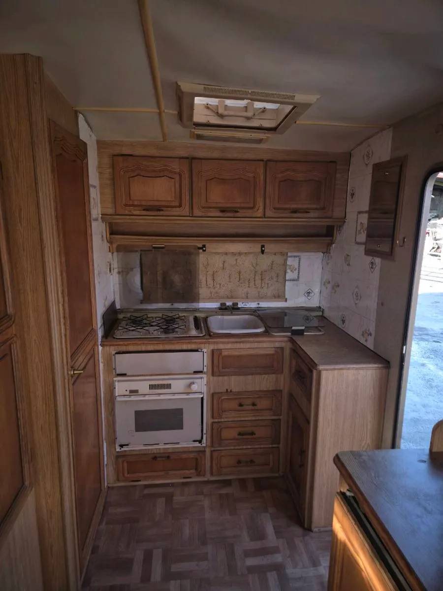 2 berth caravan - Image 4