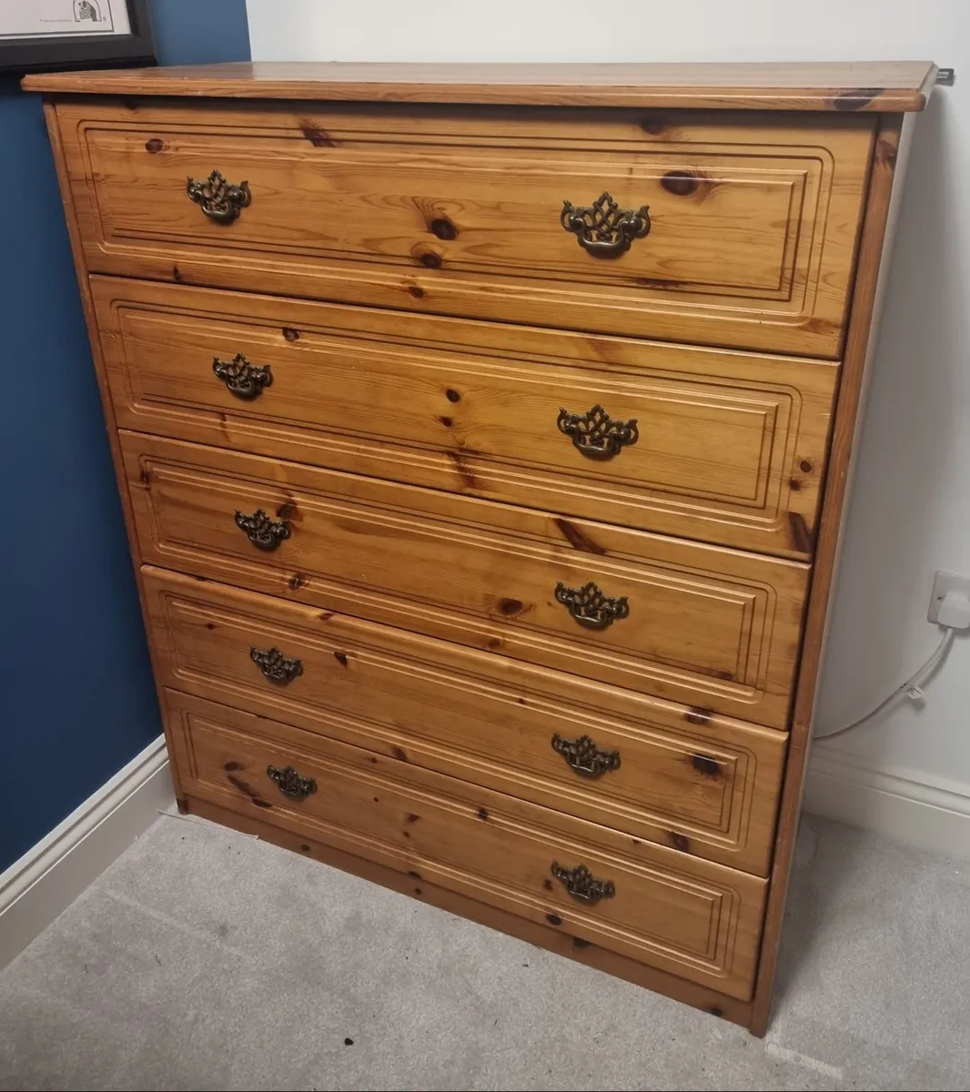 Chest of drawers