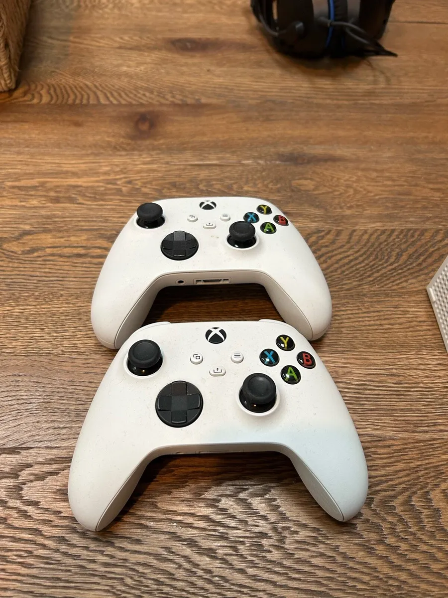 Xbox Series S 512G + 2 Controllers & Headset - Image 3