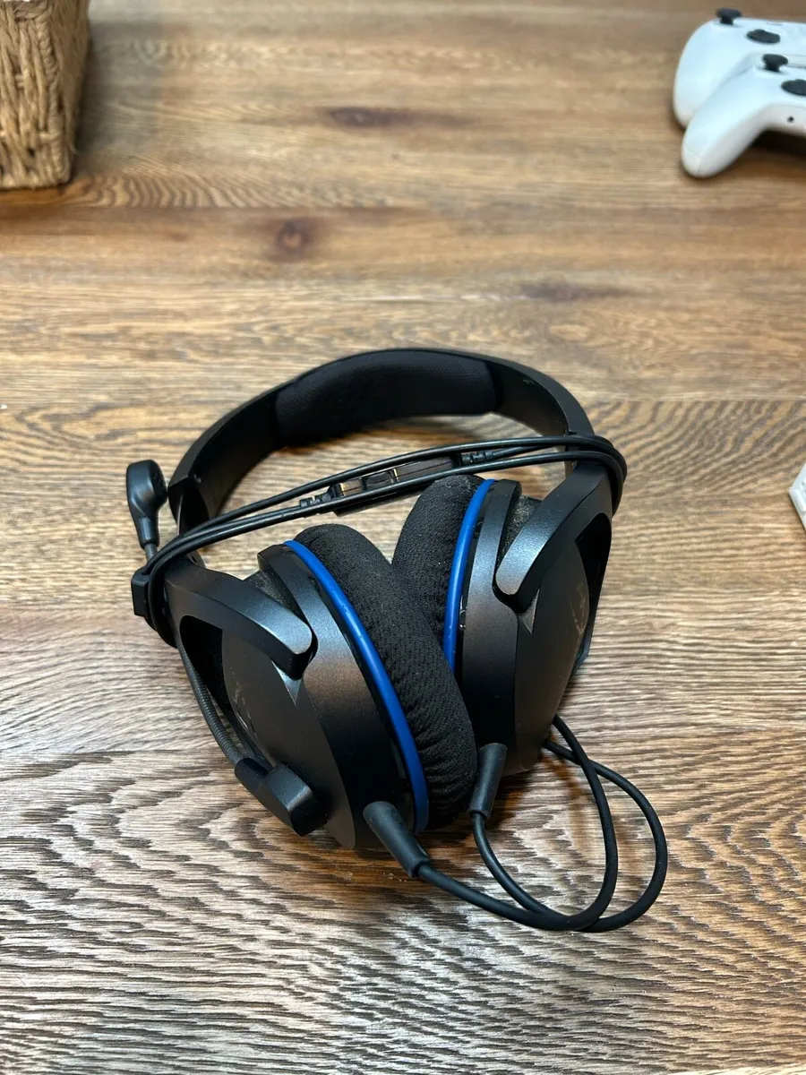 Xbox Series S 512G + 2 Controllers & Headset - Image 4