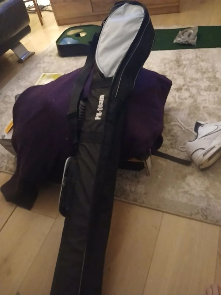 Golf pencil bag and putting mat - Image 1