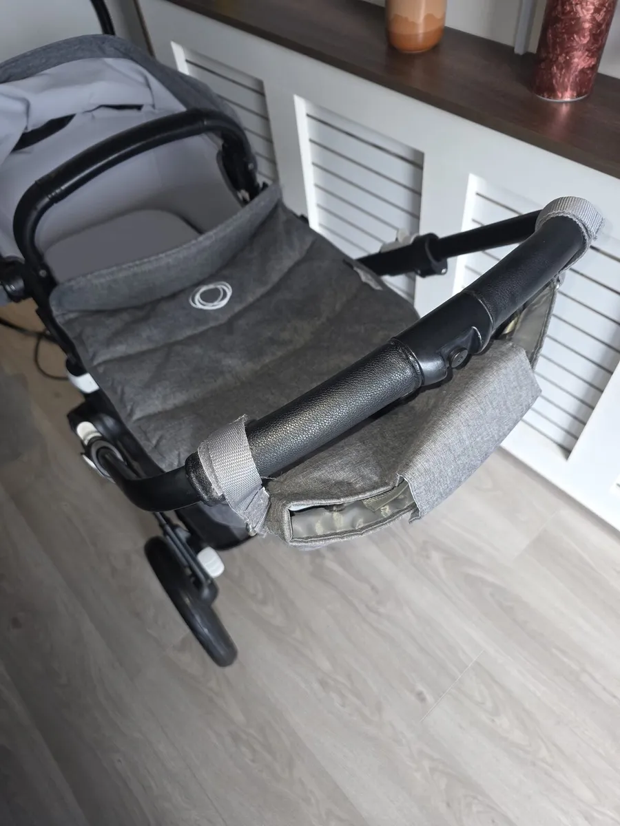 Bugaboo Fox with car seat immaculate condition - Image 4