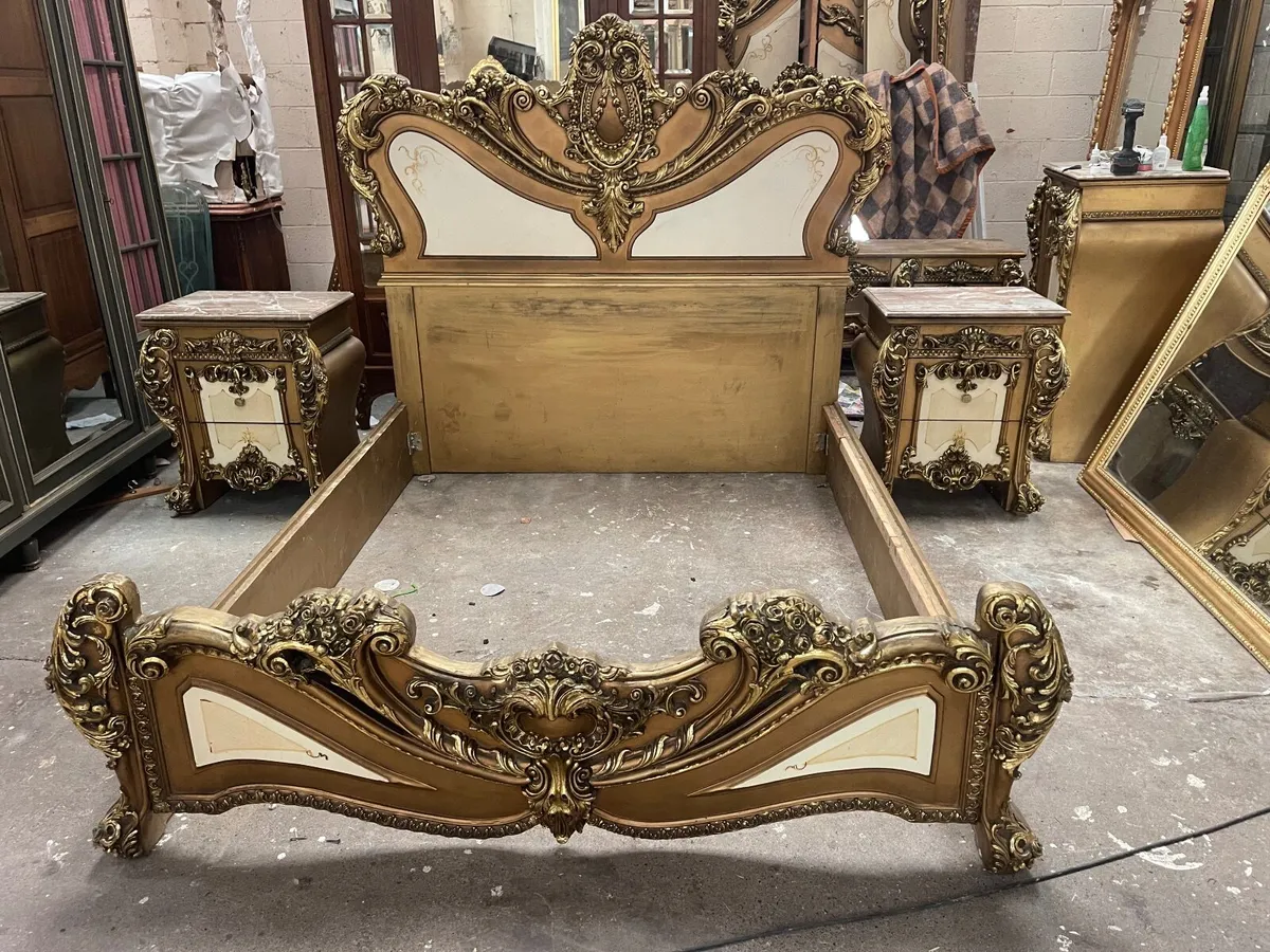 Very grand nice bed and two marble topped lockers - Image 3