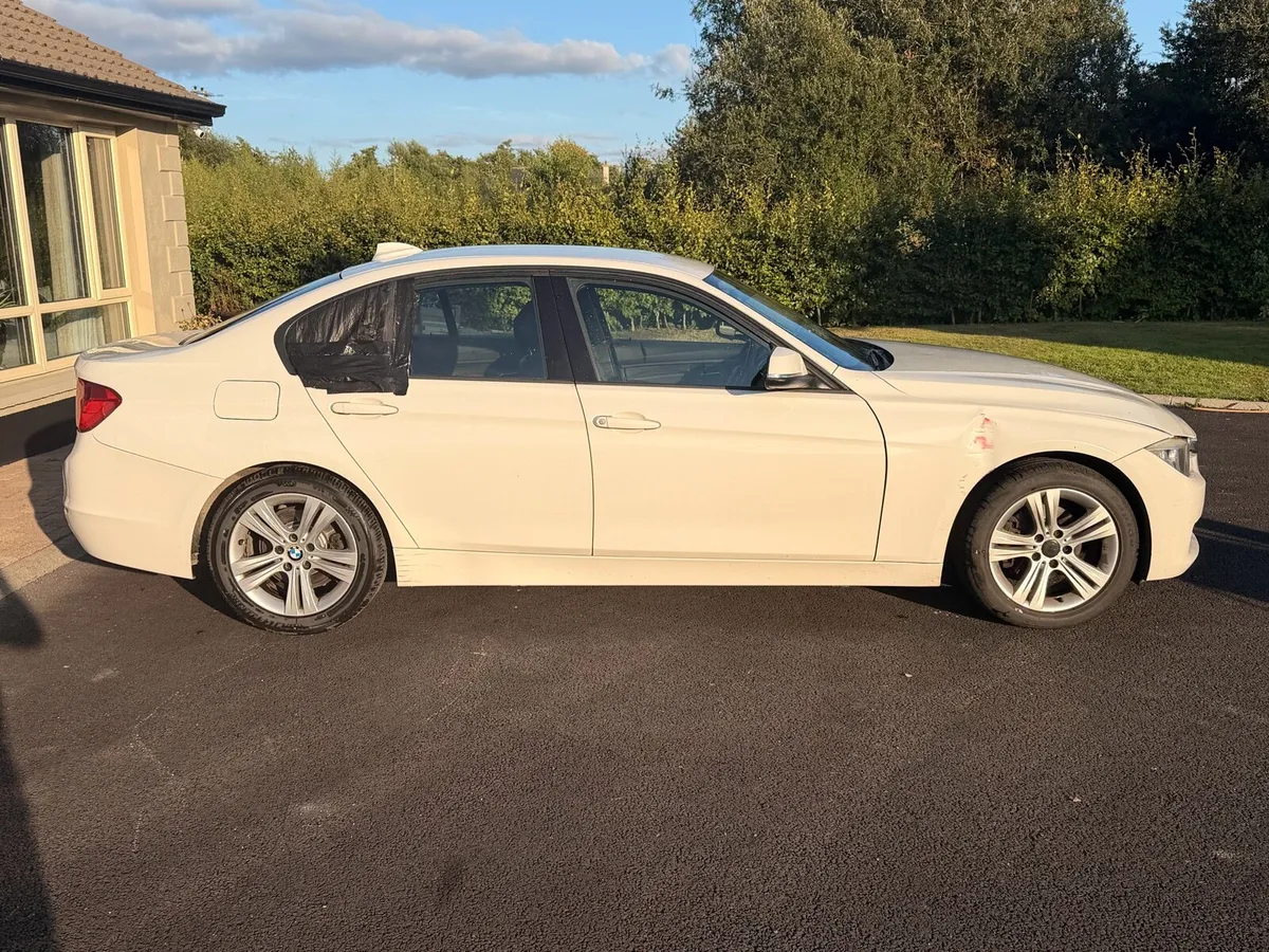 3 SERIES - Image 4