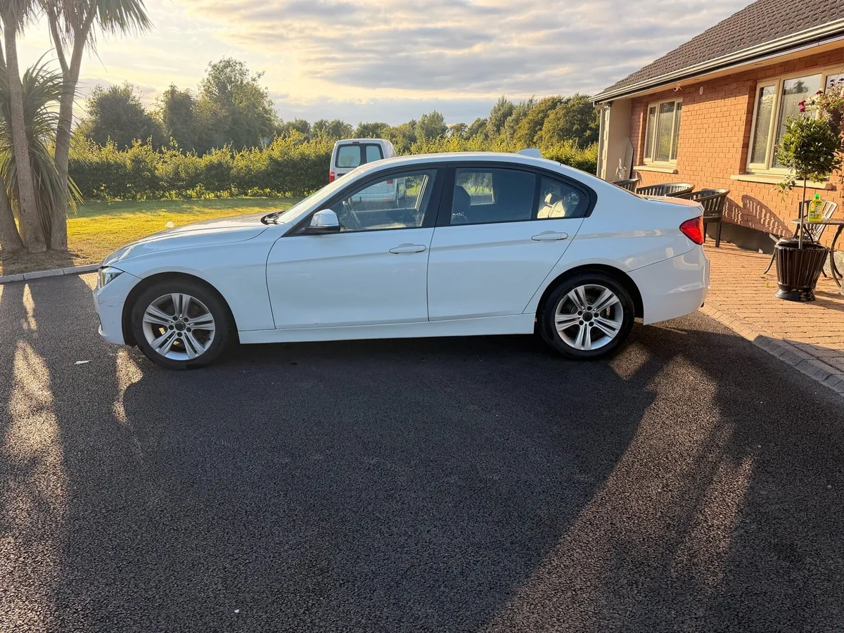 3 SERIES - Image 2