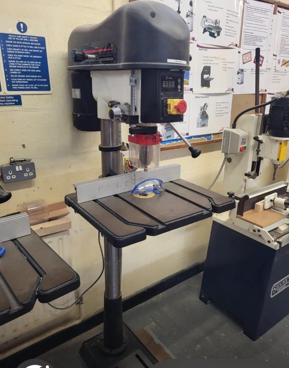 Ex school floor standing pillar drills - Image 1