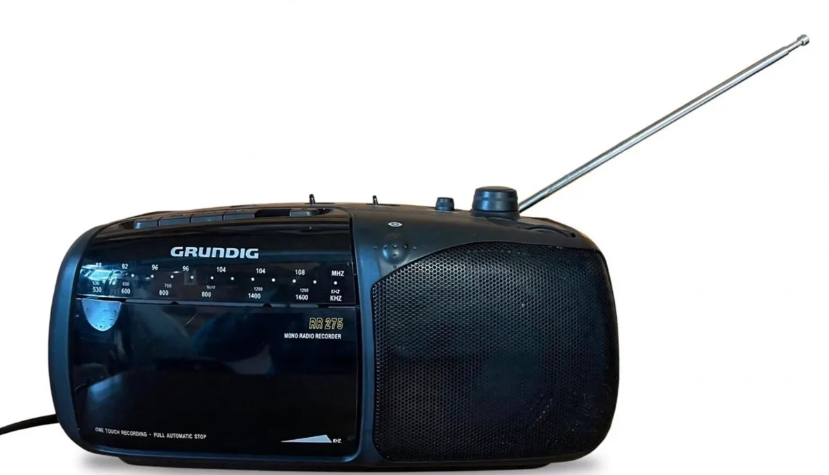 Vintage radio cassette player - Image 1