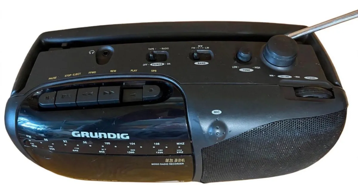 Vintage radio cassette player - Image 2