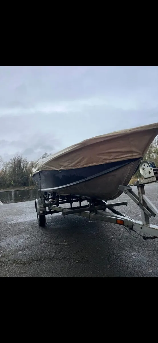 Fishing boat - Image 4