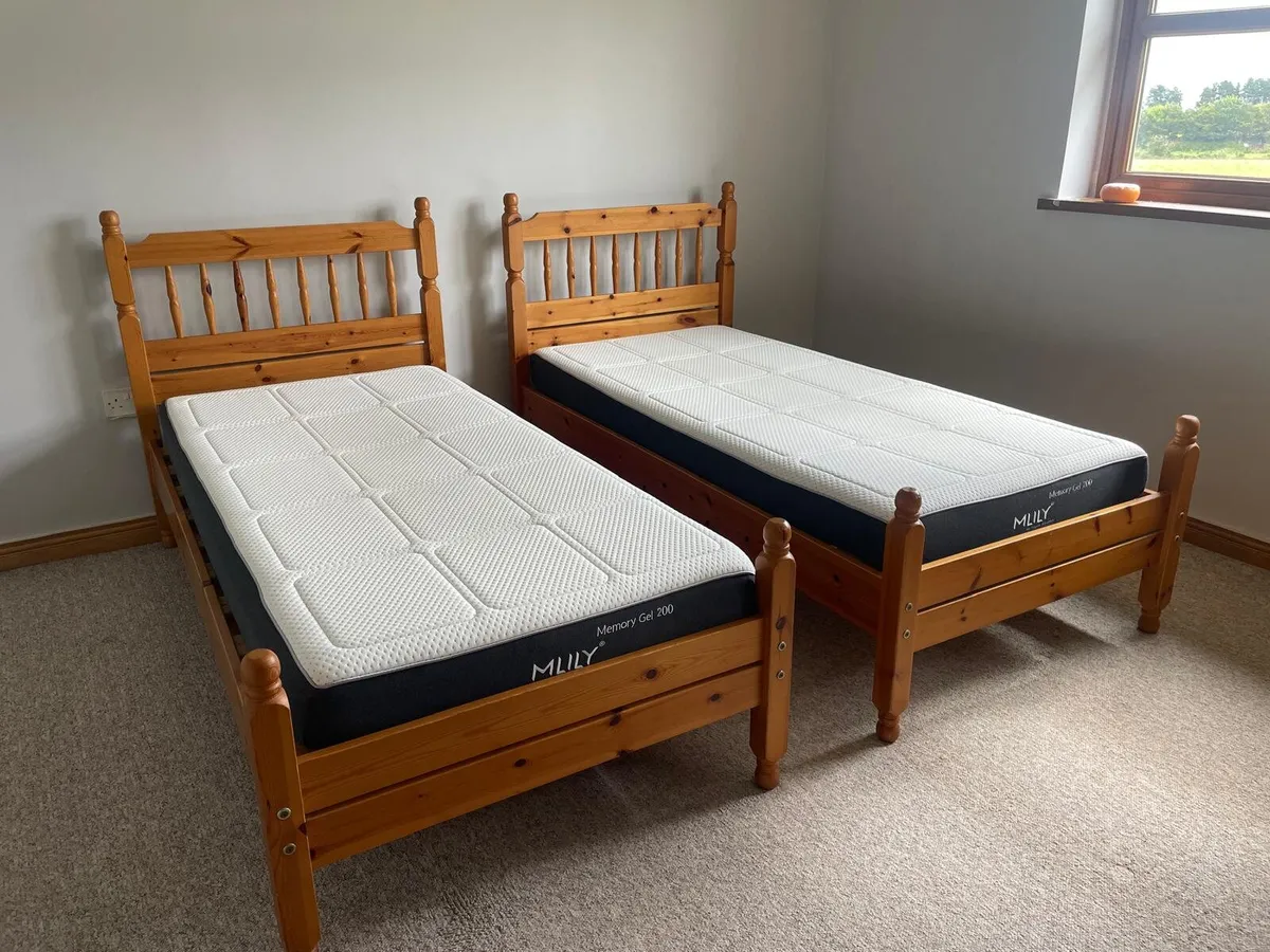 2 single beds - Image 1