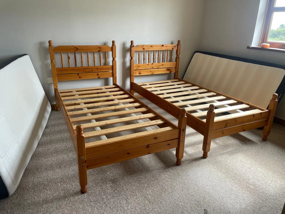2 single beds - Image 2