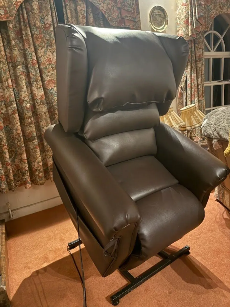 Lift and rise electric recliner arm chair - Image 4