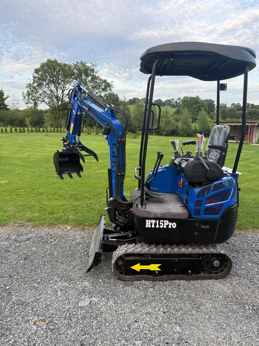 mini digger 1.5t - Image 2