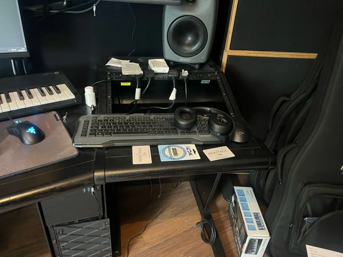 ZAOR ONDA audio/media desk - Image 4