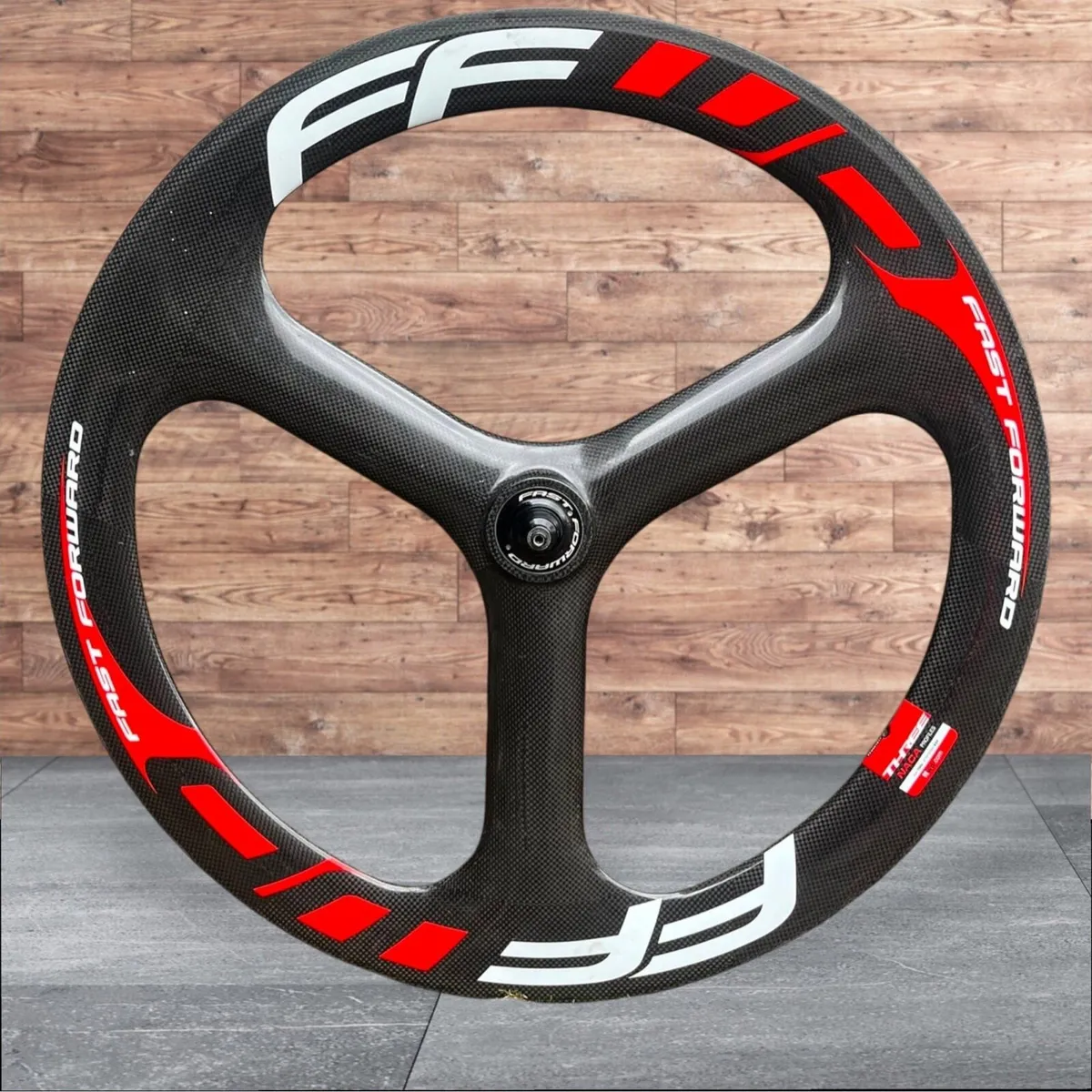 Head disc with fast forward Tri spoke - Image 1