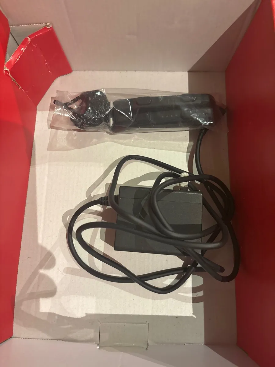Nintendo Switch OLED - Image 4