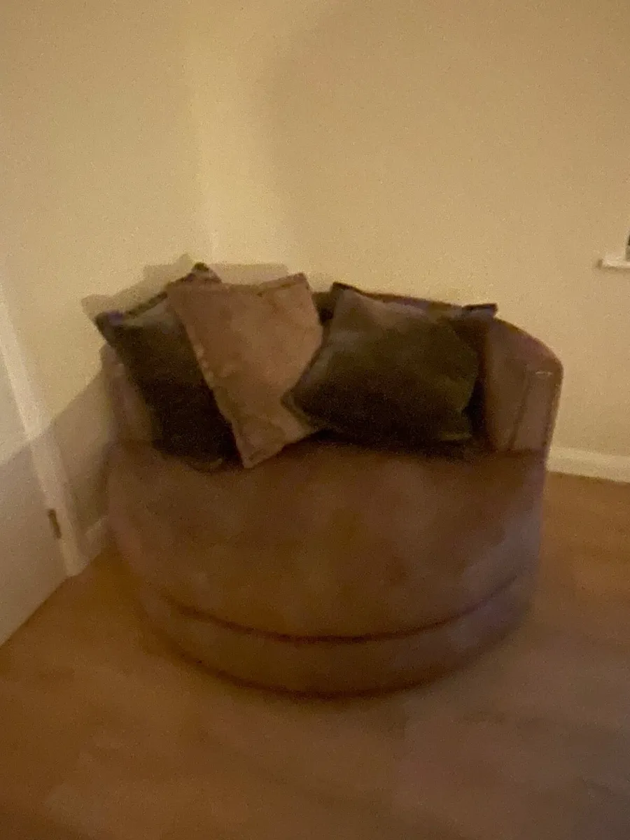 Couch - Image 2