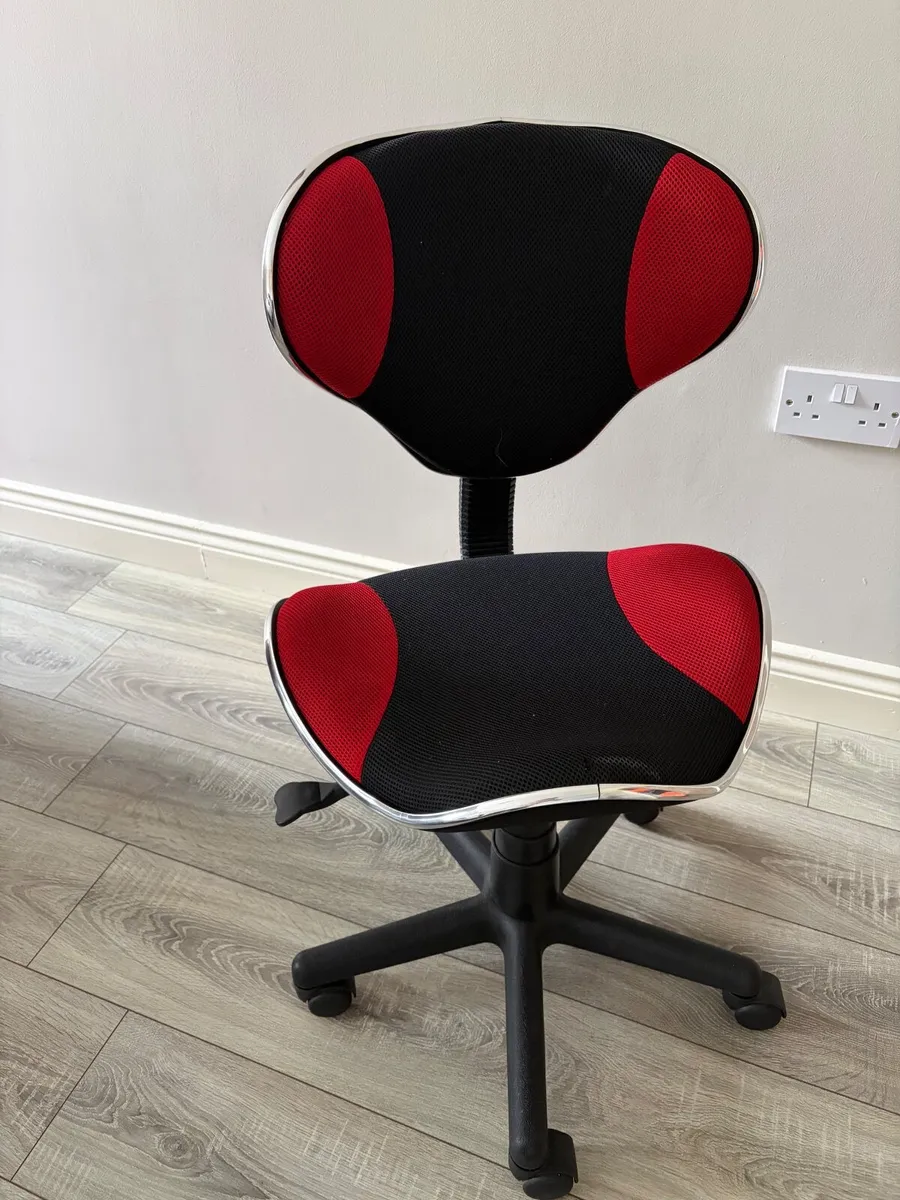 Swivel chair - Image 1