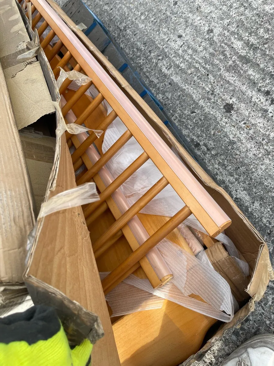 Parts for a crib - Image 1