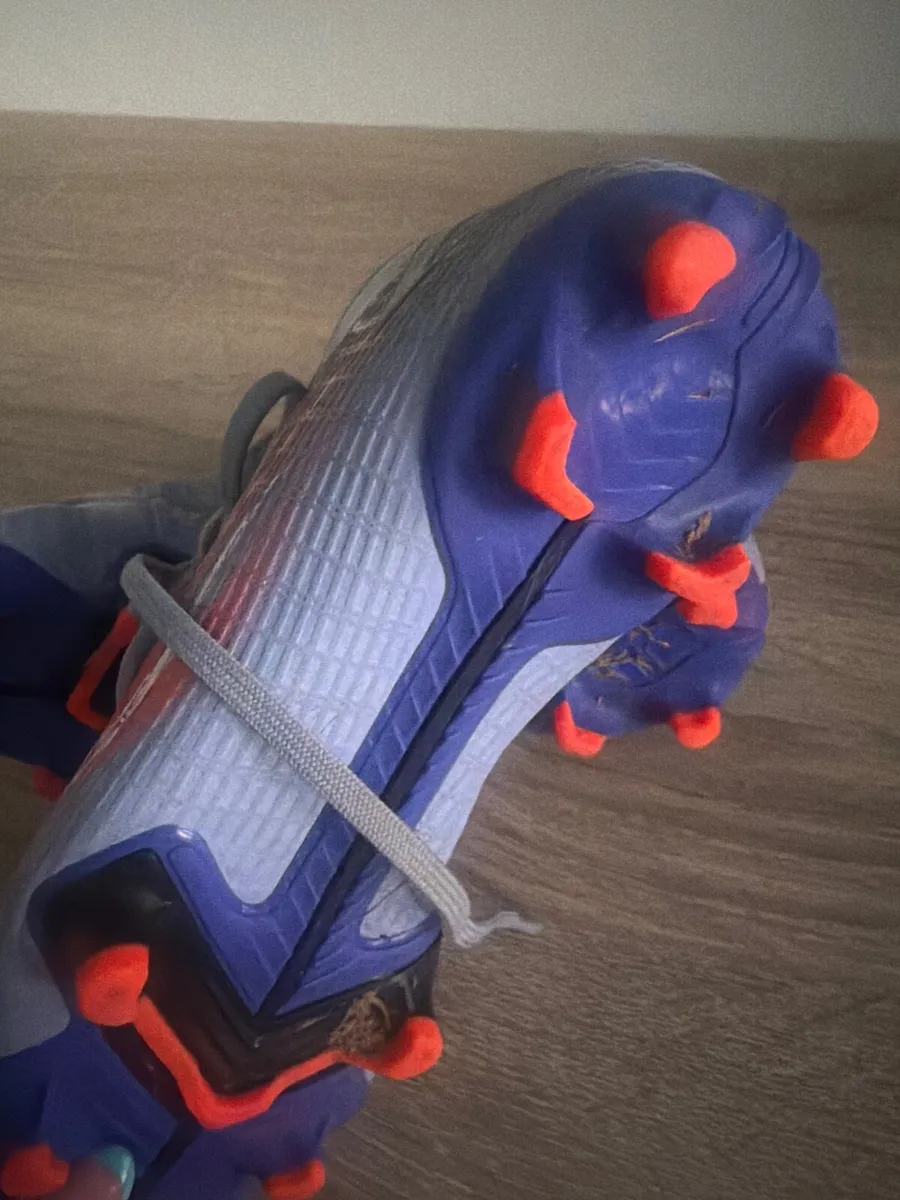 Kids football boots - Image 3