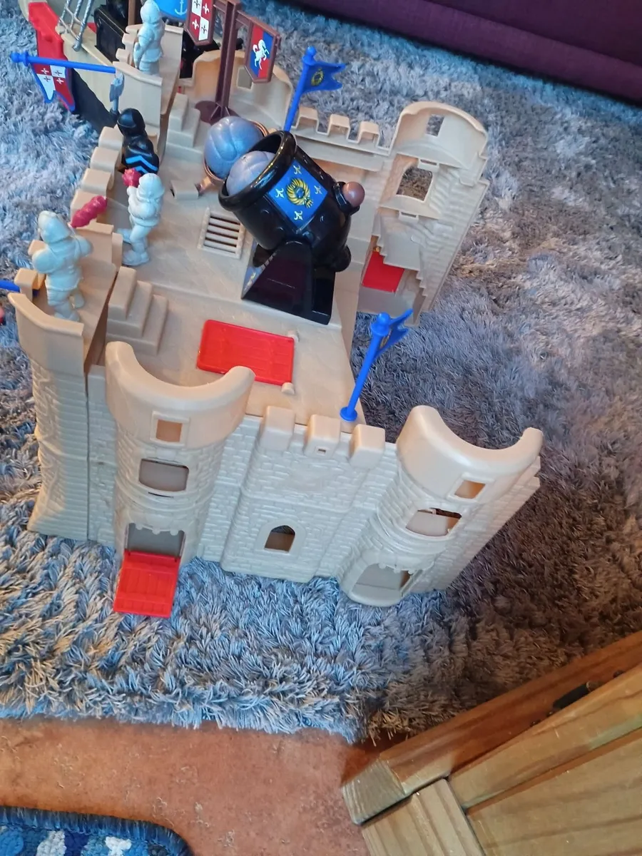 Pirate ship and castle - Image 3