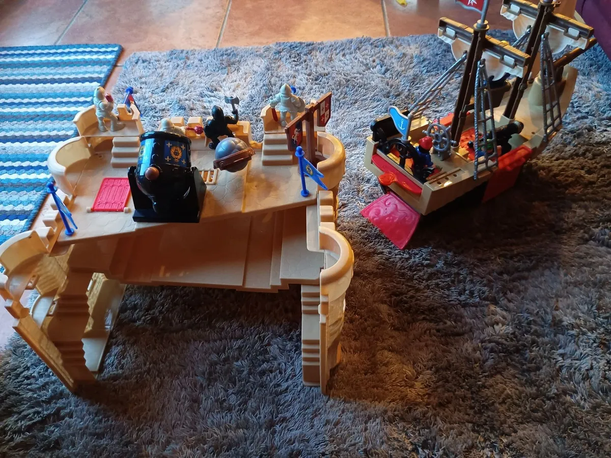 Pirate ship and castle - Image 4