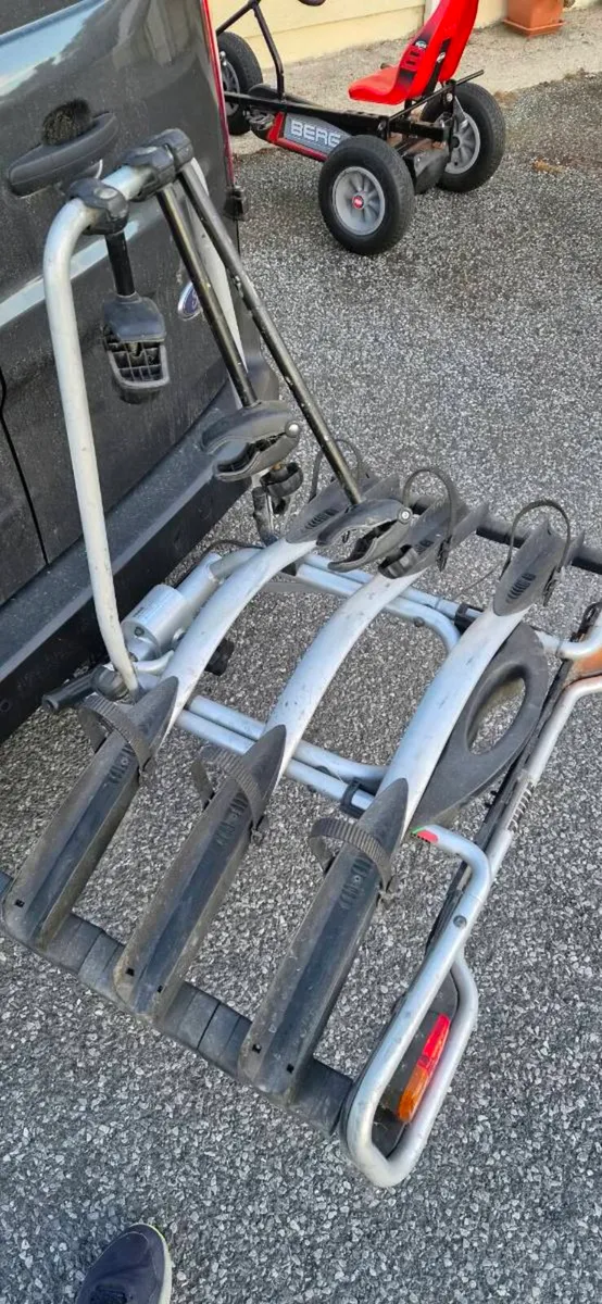 Thule 3 bike tilting towbar rack - Image 1