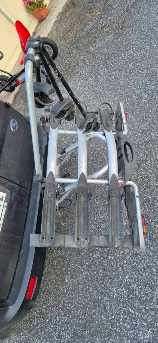 Thule 3 bike tilting towbar rack - Image 4