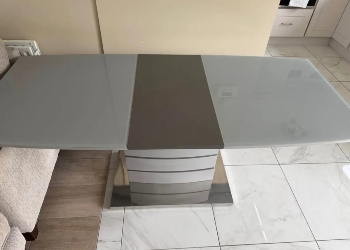Dining table & Chairs - Image 2