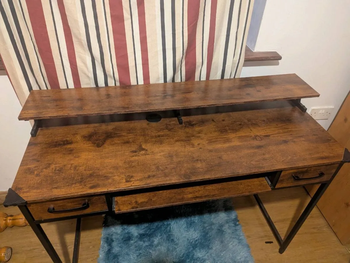 Home office table - Image 1