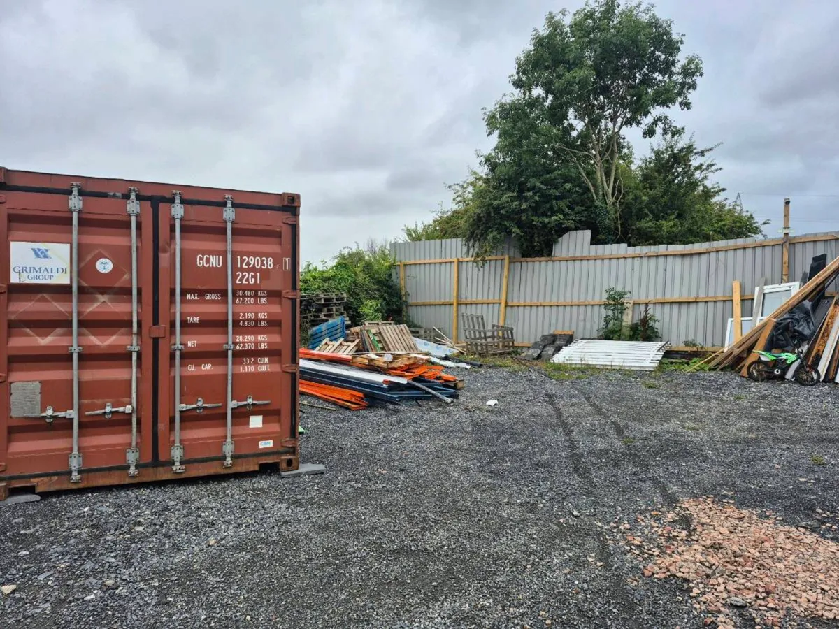 Storage containers and storage yard - Image 1
