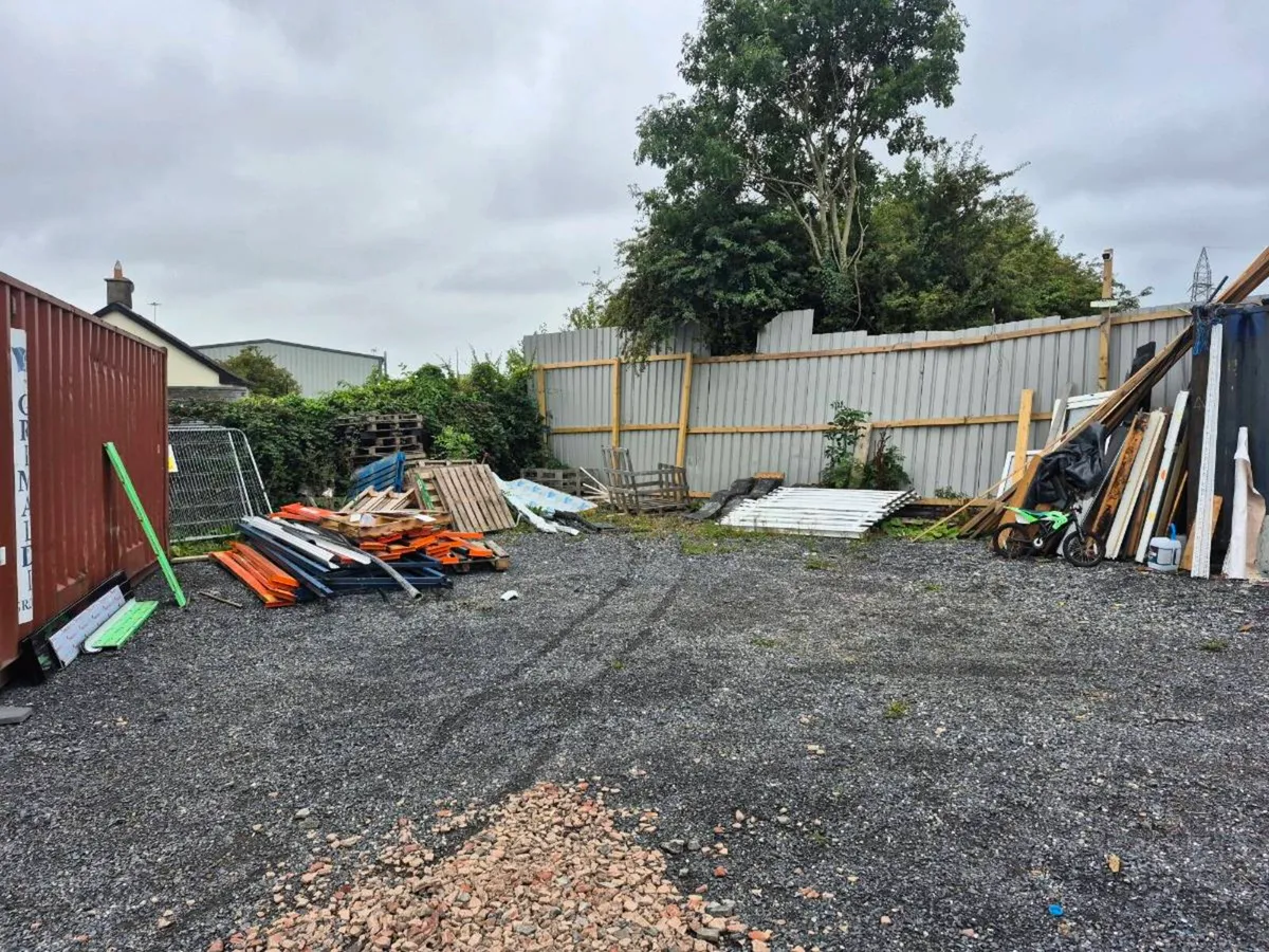 Storage containers and storage yard - Image 2