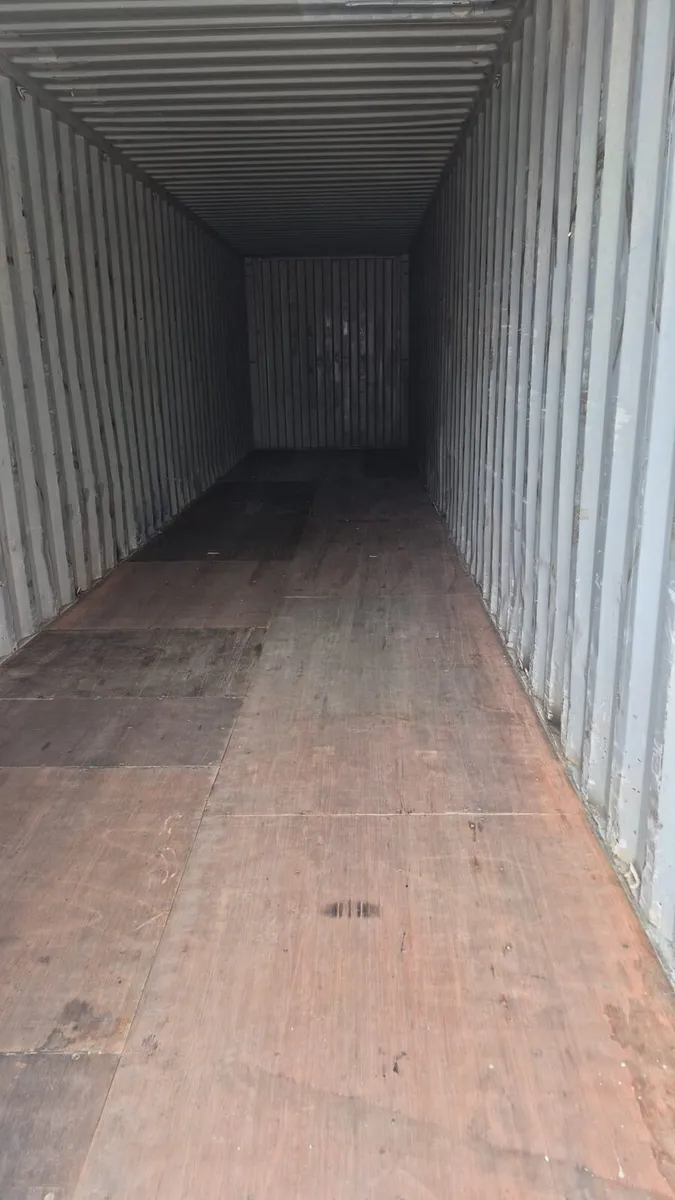 Storage containers and storage yard - Image 4