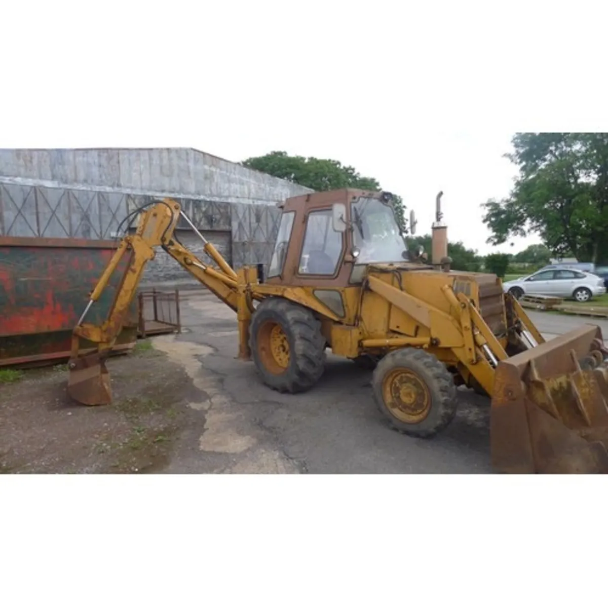 We will buy your old diggers in any condition - Image 2