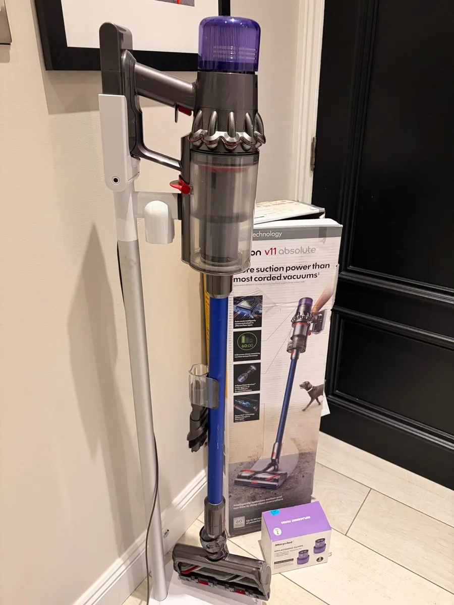 Dyson v11 Absolute - Image 1