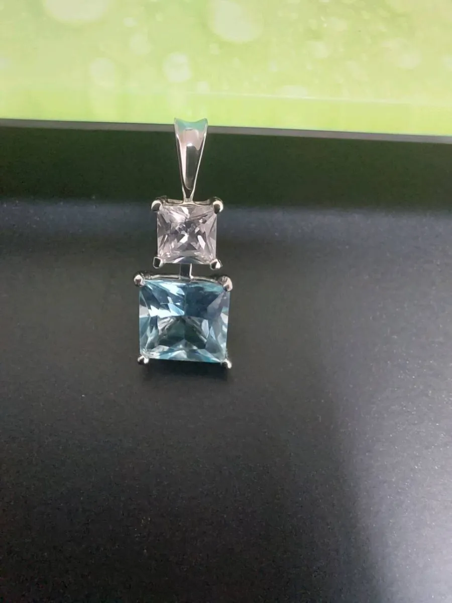 Gold pendant - Image 1